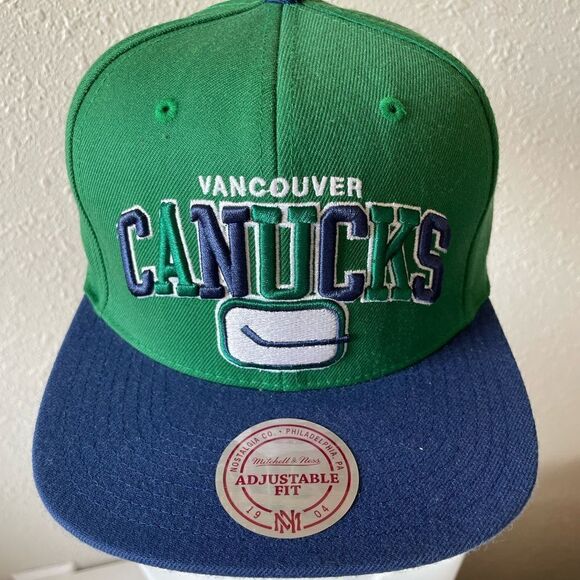 NWT Mitchell & Ness Vintage Hockey Vancouver Canucks Adjustable Flat Bill Cap - Picture 2 of 9